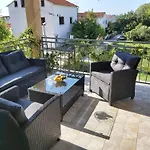 Leon Апартаменты *